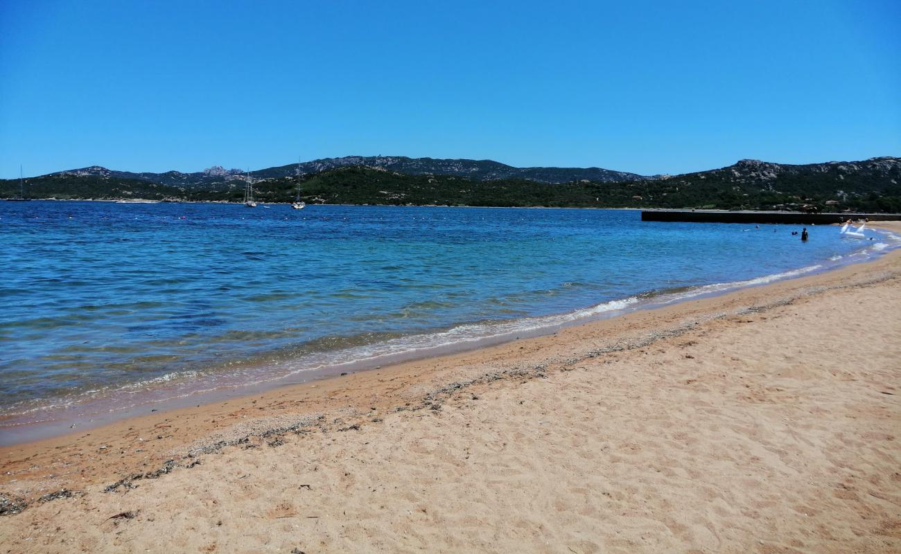 Фото Spiaggia la conia с светлый песок поверхностью