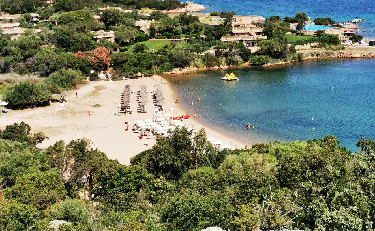 Фото Spiaggia Liscia di Vacca с белая чистая галька поверхностью