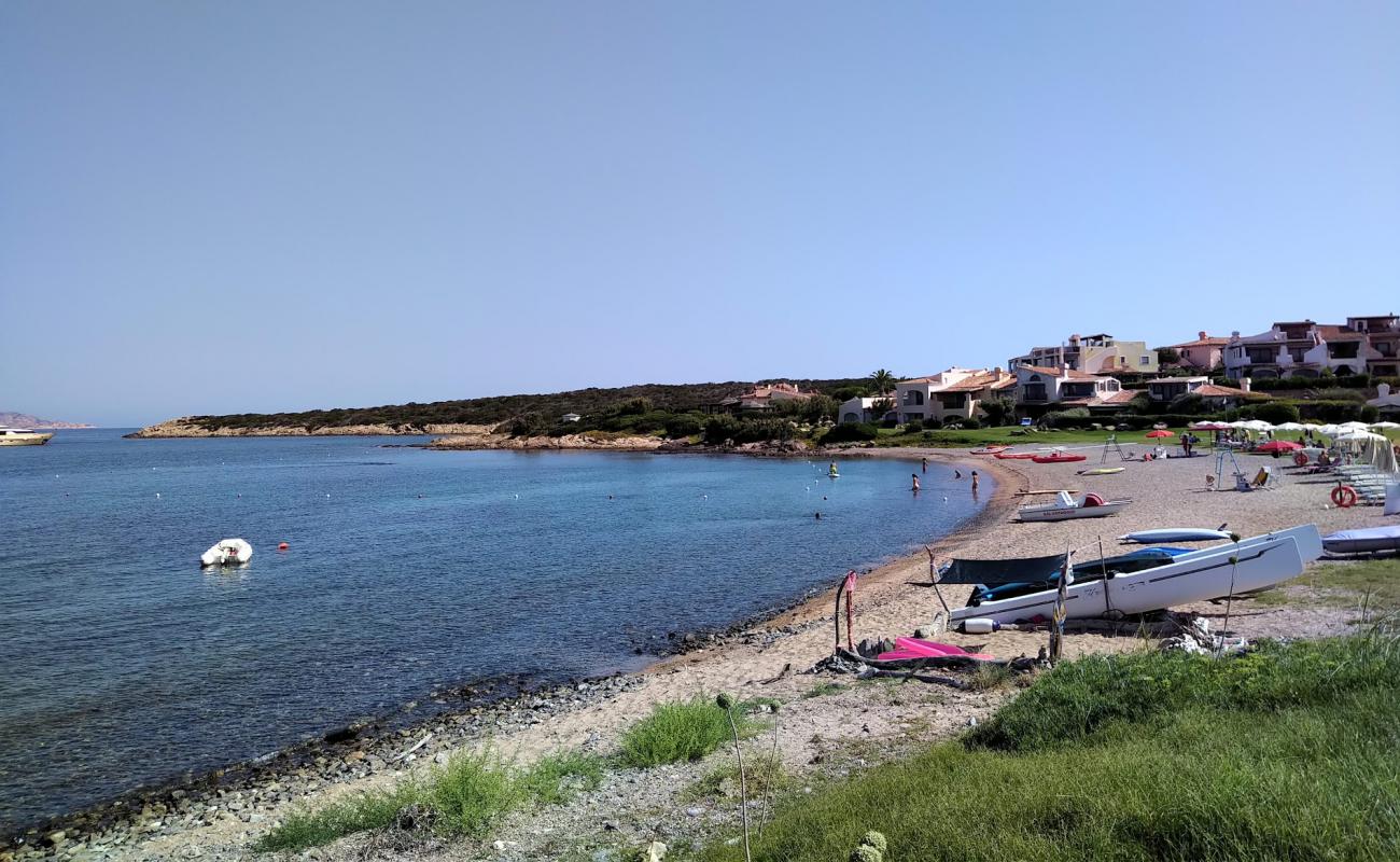 Фото Spiaggia Cala del Faro с песок с галькой поверхностью