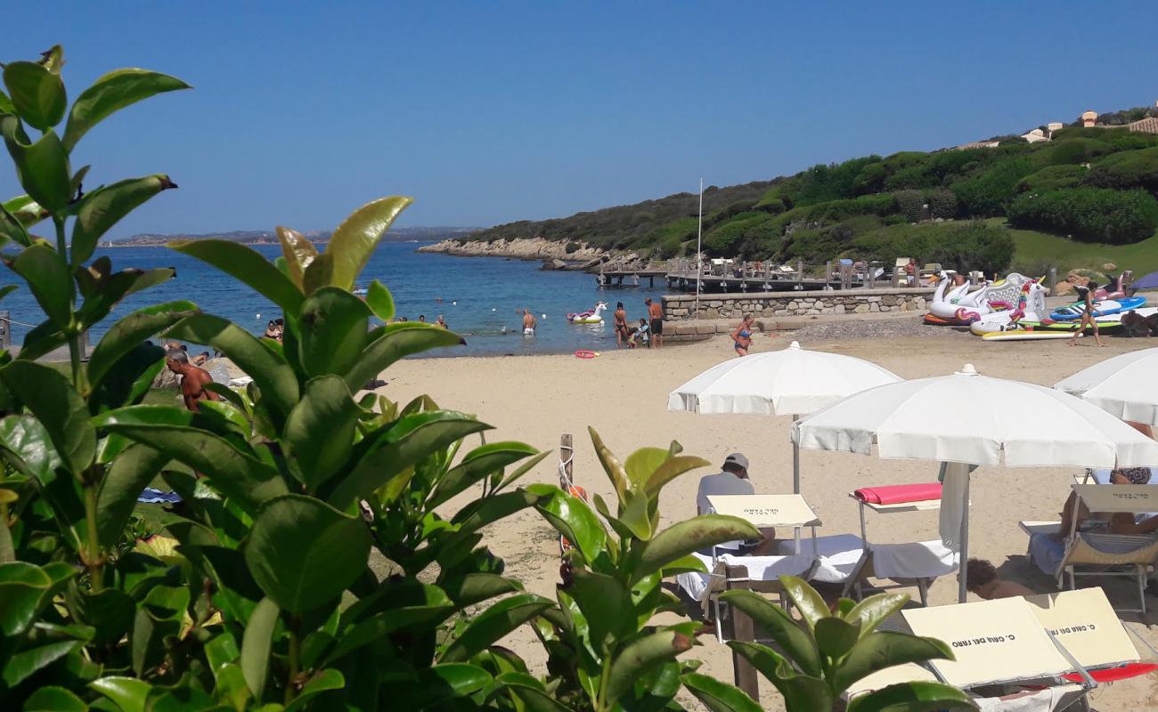 Фото Spiaggia Cala del Faro II с песок с галькой поверхностью