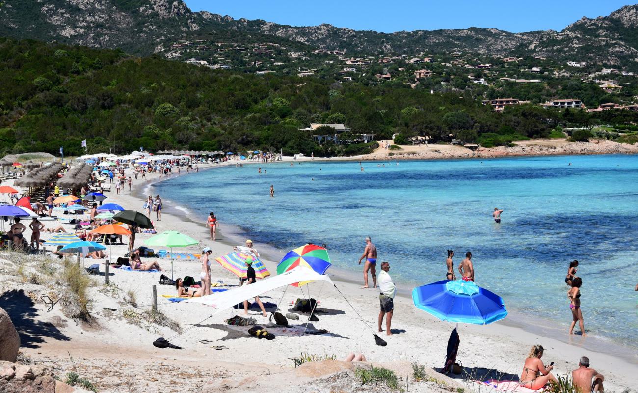 Фото Spiaggia Piccolo Pevero с светлый песок поверхностью