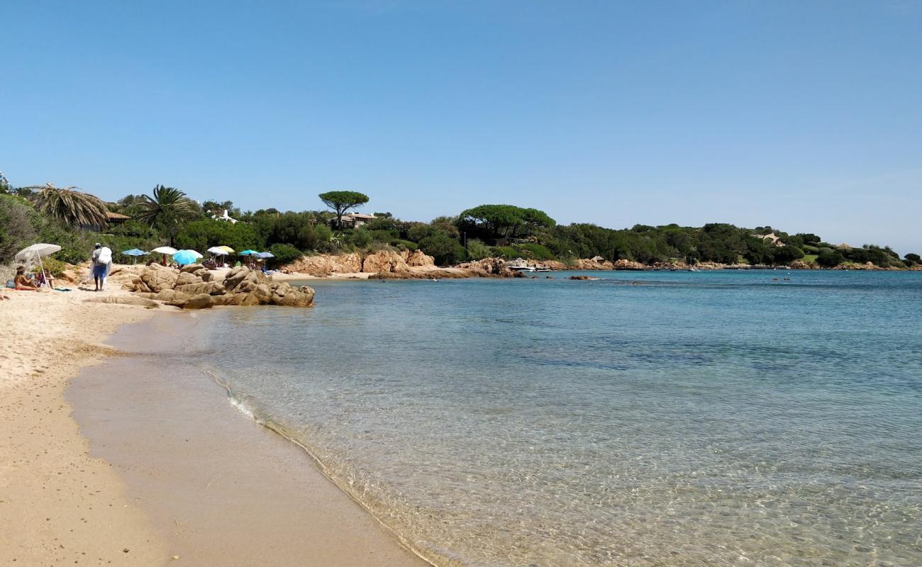 Фото Spiaggia Del Romazzino с белая чистая галька поверхностью