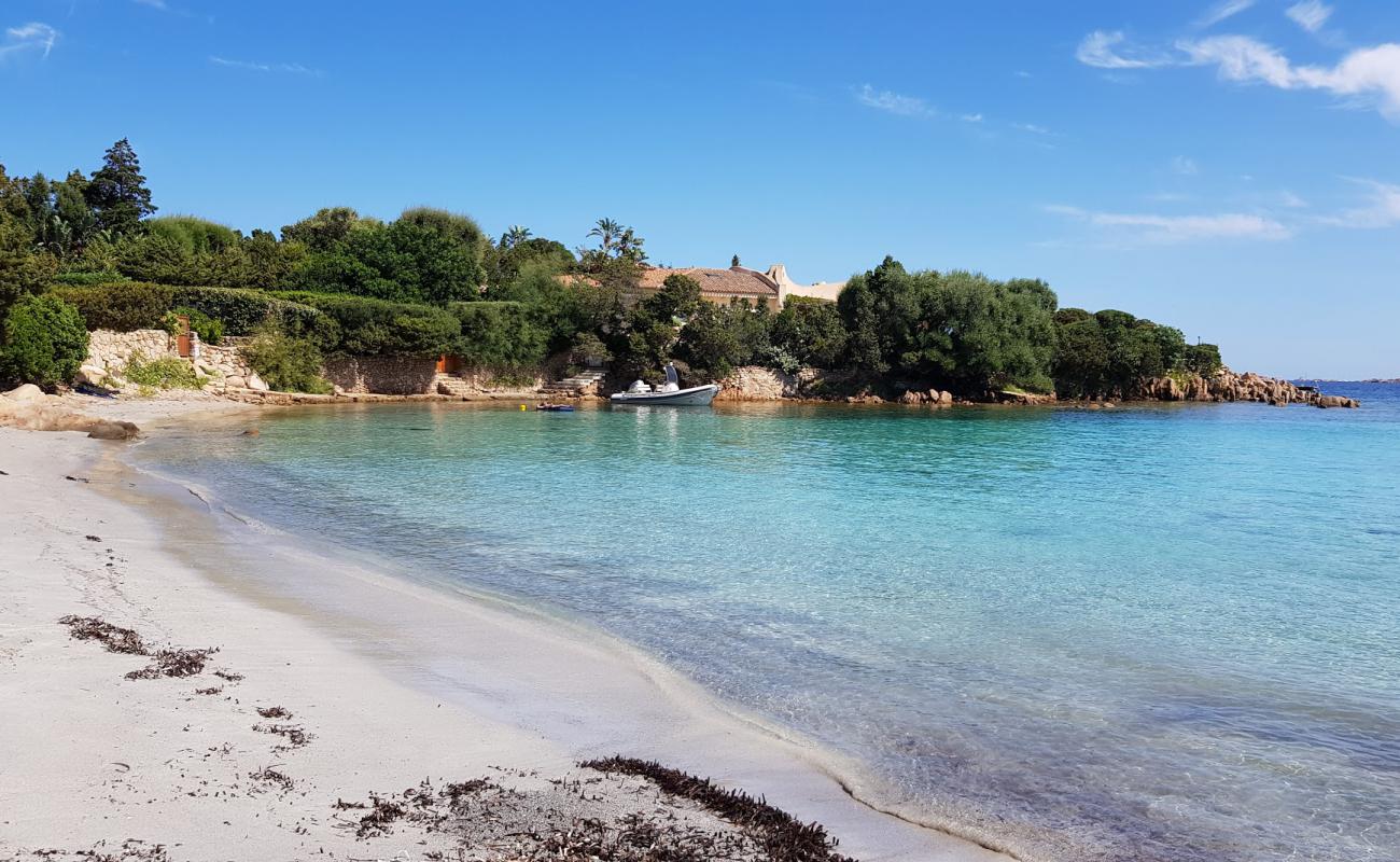 Фото Spiaggia Piccolo Romazzino с светлый песок поверхностью