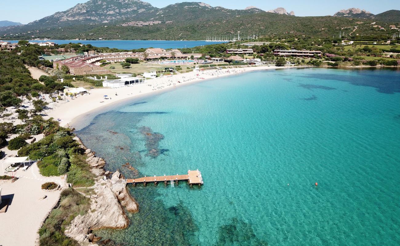 Фото Spiaggia di Ira с золотистый песок поверхностью