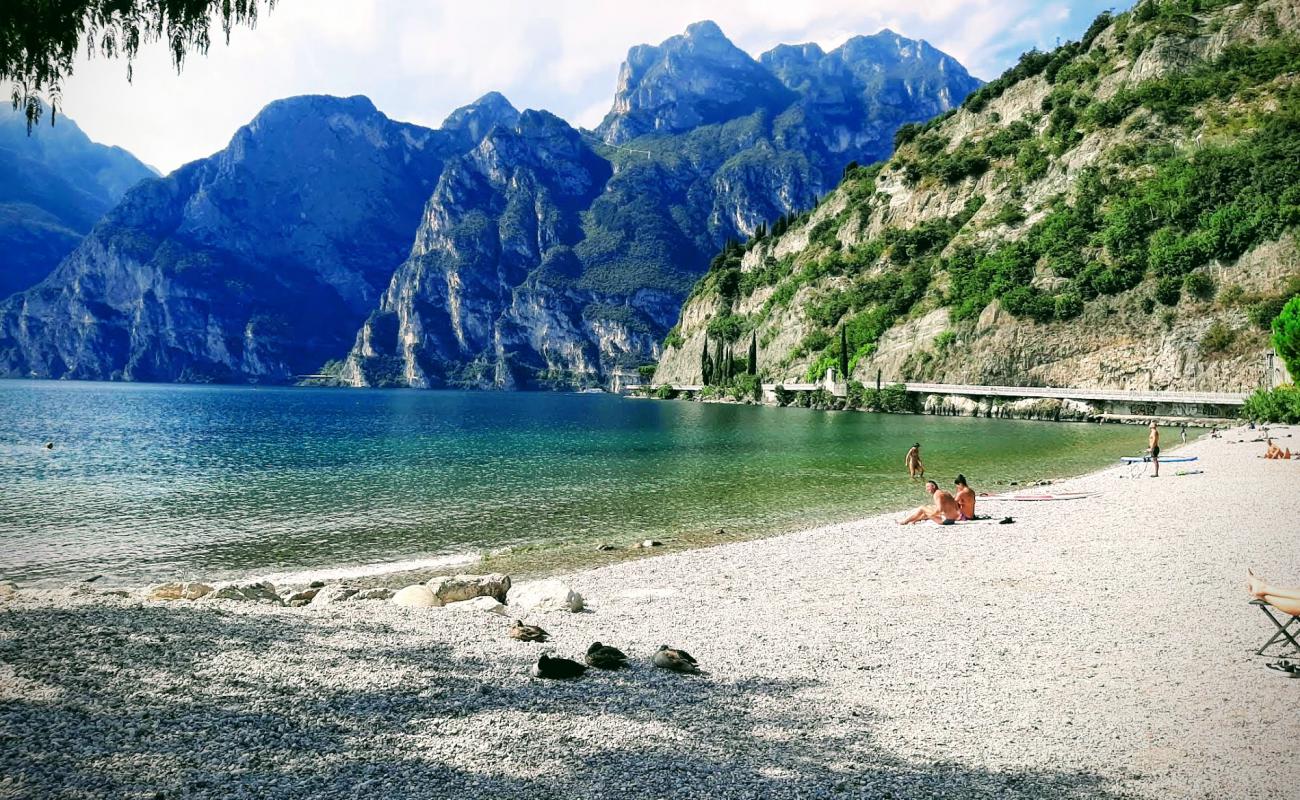 Фото Spiaggia Lido di Arco с серая галька поверхностью