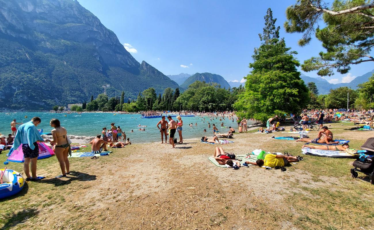 Фото Spiaggia Sabbioni с серая чистая галька поверхностью