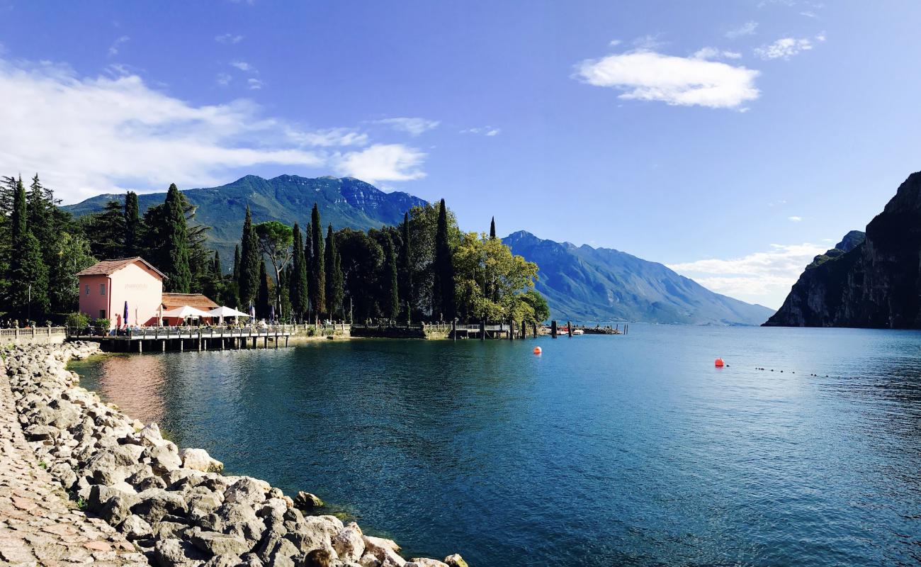 Фото Spiaggia Riva del Garda с камни поверхностью