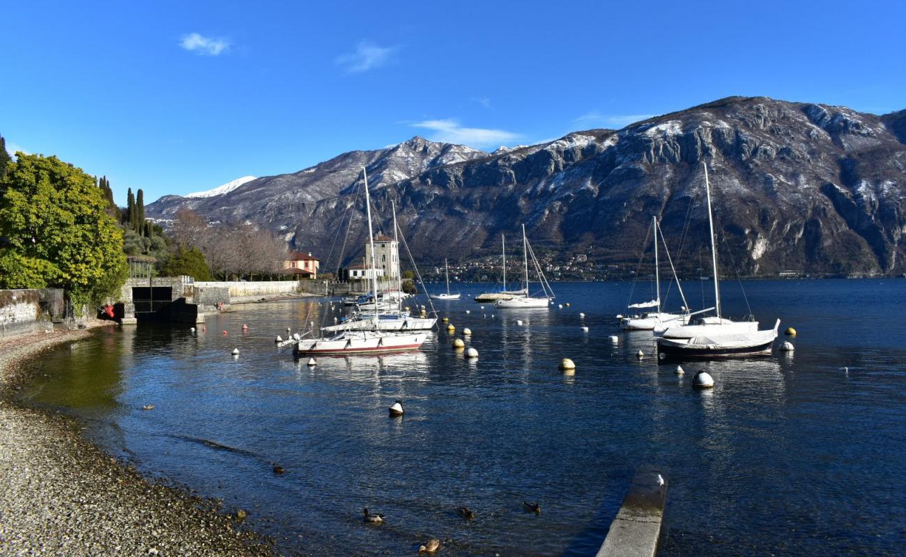 Фото Spiaggetta Bellagio с светлая галька поверхностью