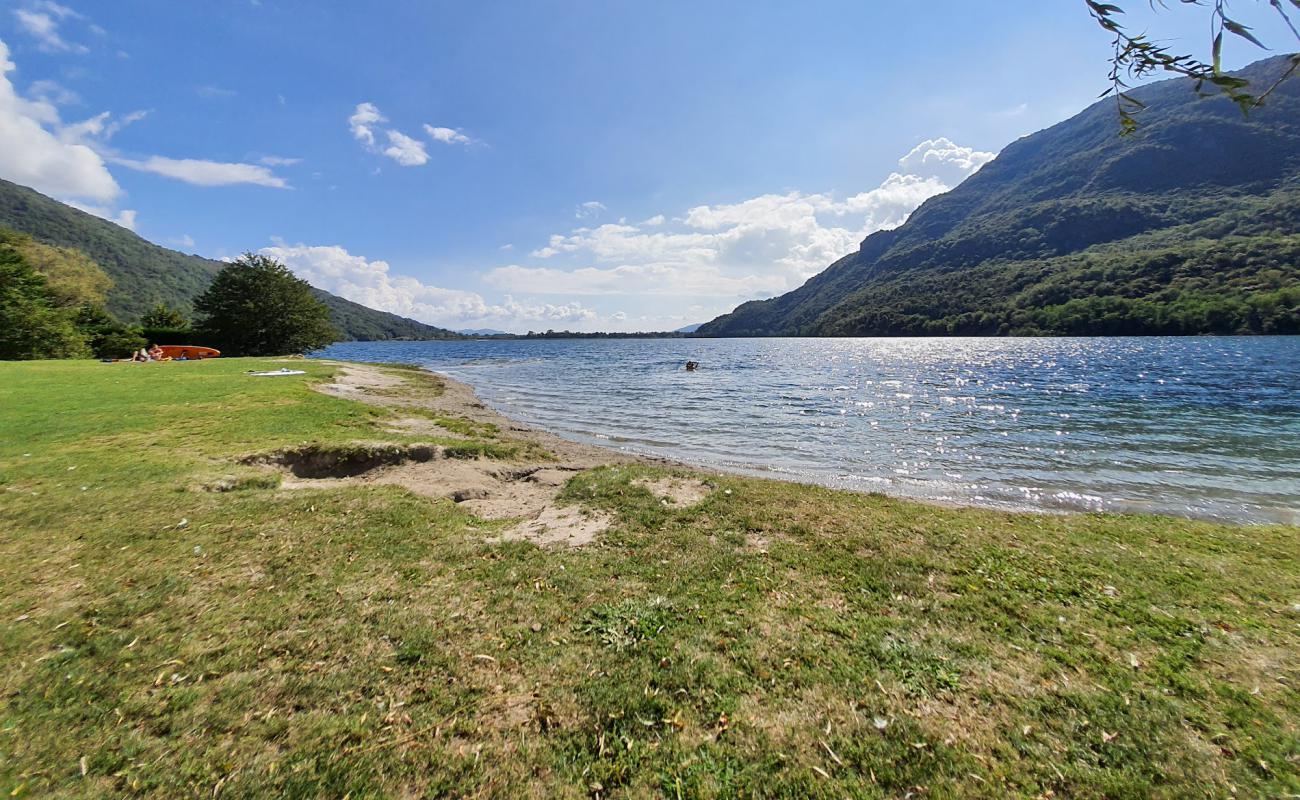 Фото Spiaggia "La Quartina" с трава поверхностью