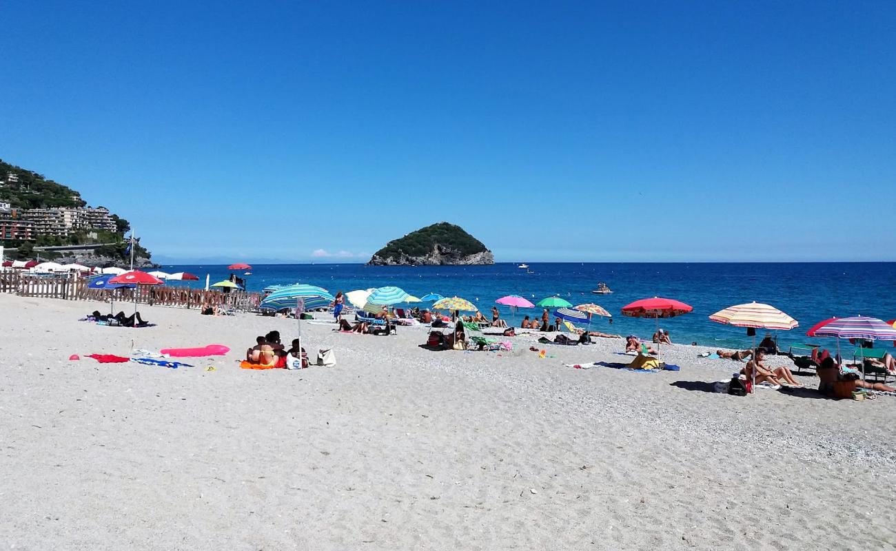 Фото Spiaggia di Spotorno с белая чистая галька поверхностью