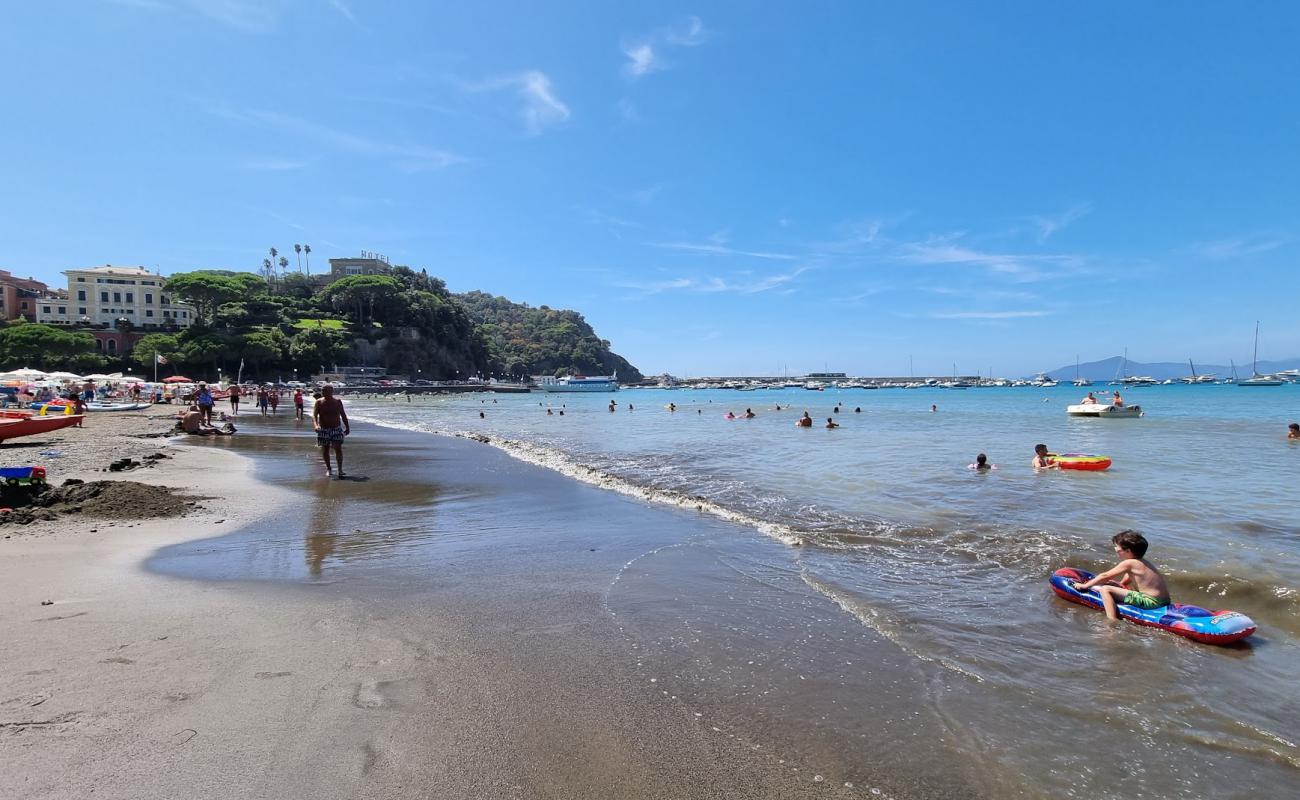 Фото Spiaggia Sestri Levante с белая чистая галька поверхностью