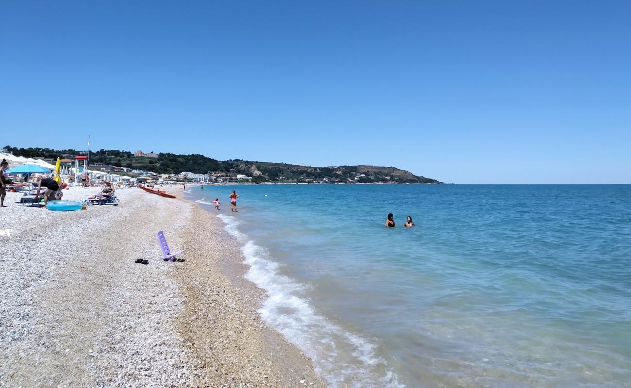 Фото Spiaggia di Fossacesia Marina с серая галька поверхностью