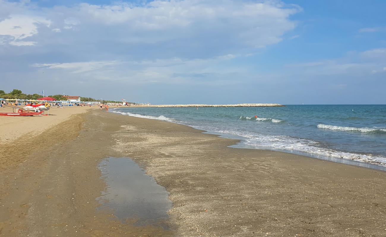 Фото Spiaggia di Cavallino Treporti с светлый песок поверхностью