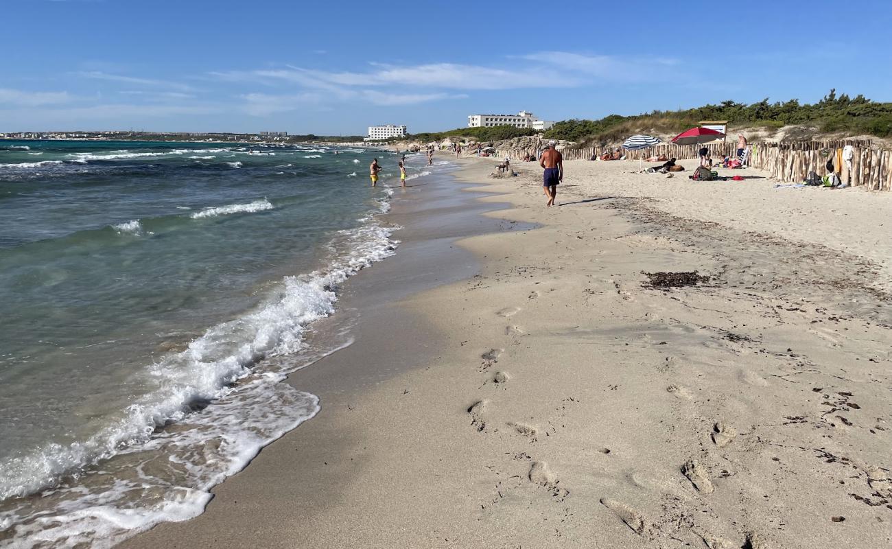 Фото Spiaggia degli Innamorati с светлый песок поверхностью