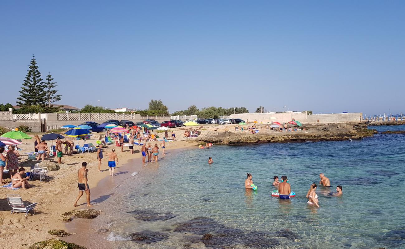 Фото Spiaggia Torre a Mare с светлый песок поверхностью