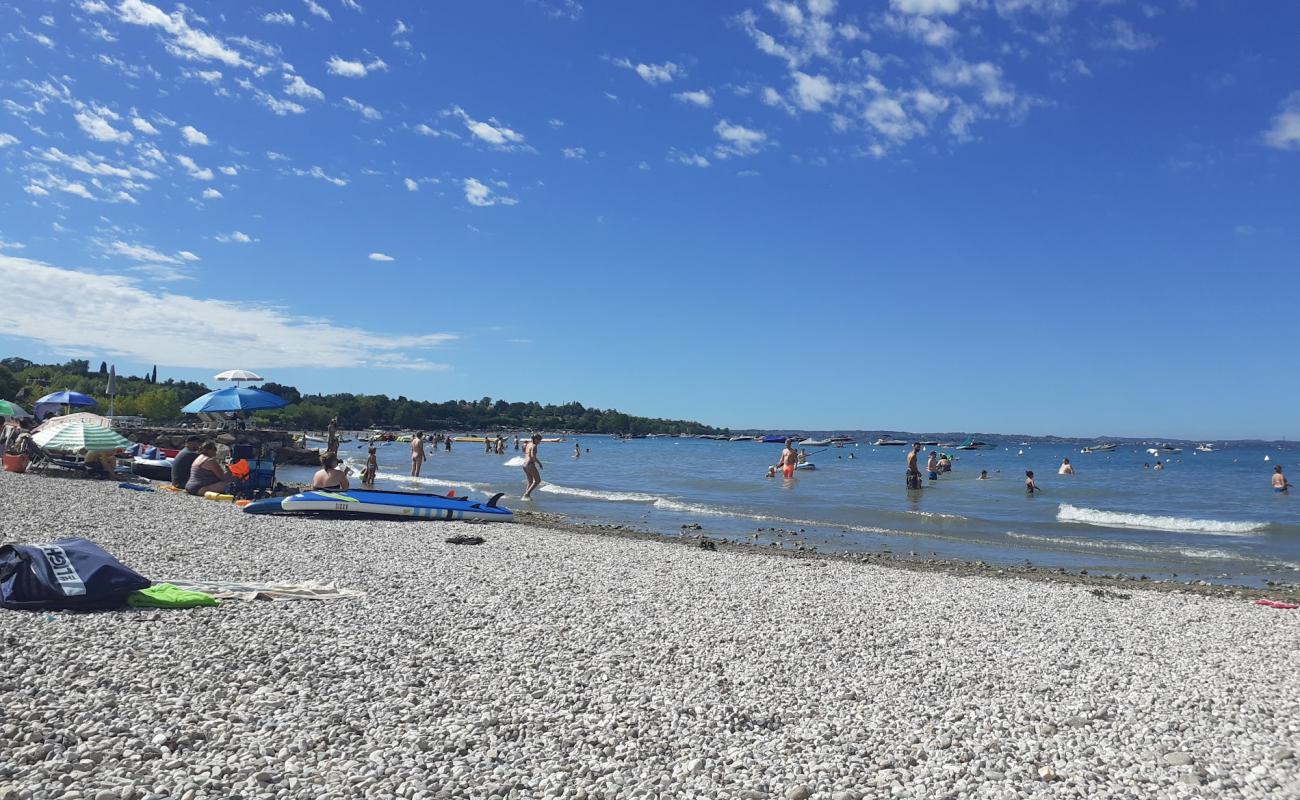 Фото Spiaggia Lazise с белая чистая галька поверхностью