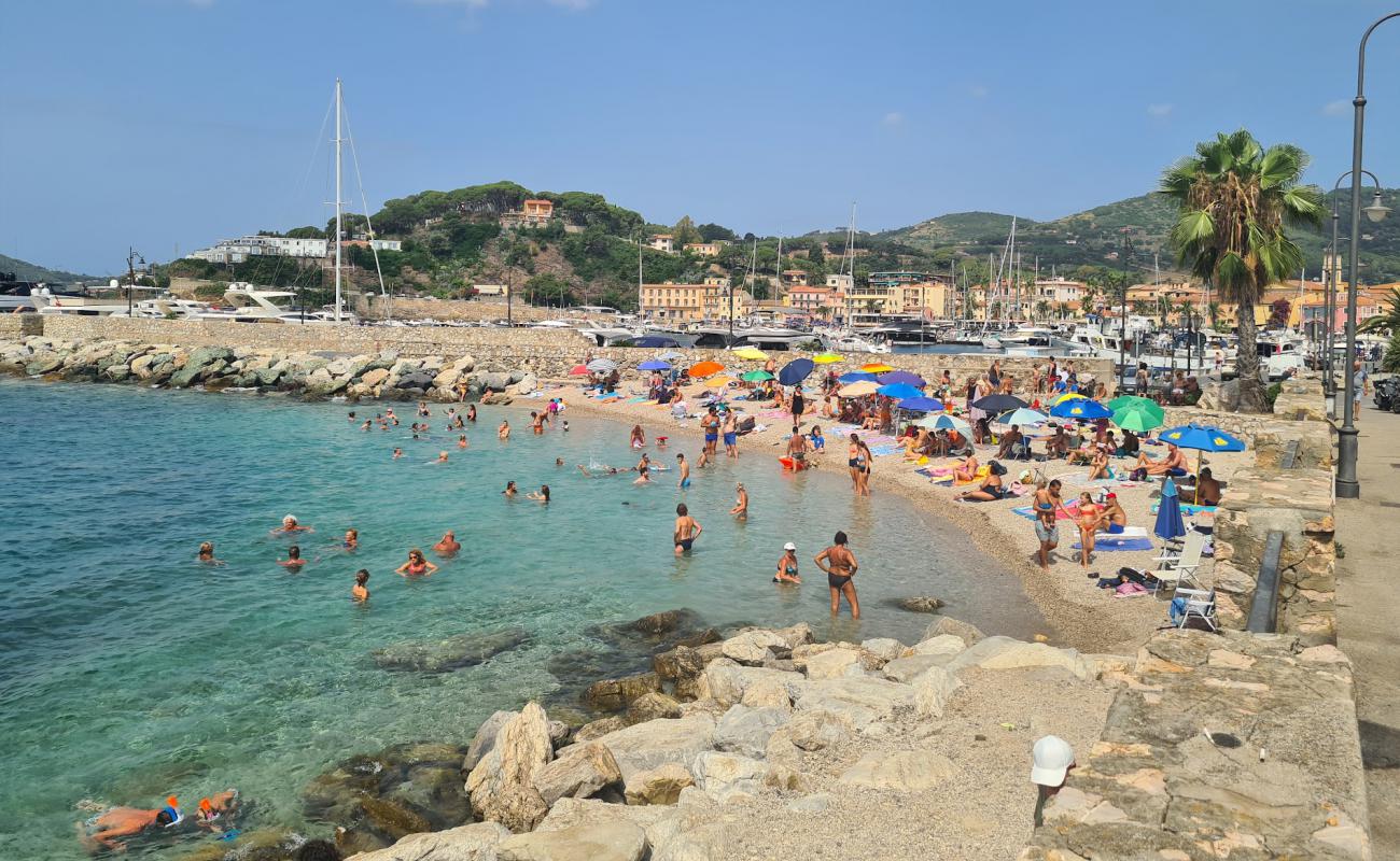 Фото Spiaggia della Pianotta с белая чистая галька поверхностью