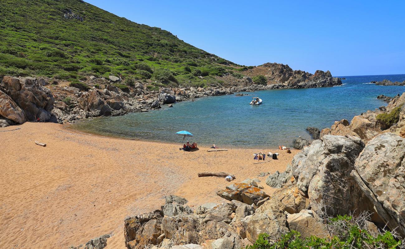 Фото Spiaggia di Cala Faa с светлый песок поверхностью