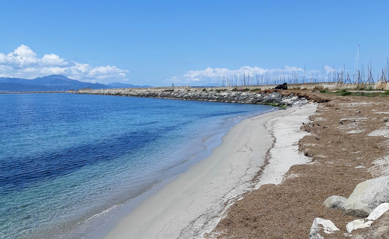 Фото Spiaggia della Diga с светлый песок поверхностью