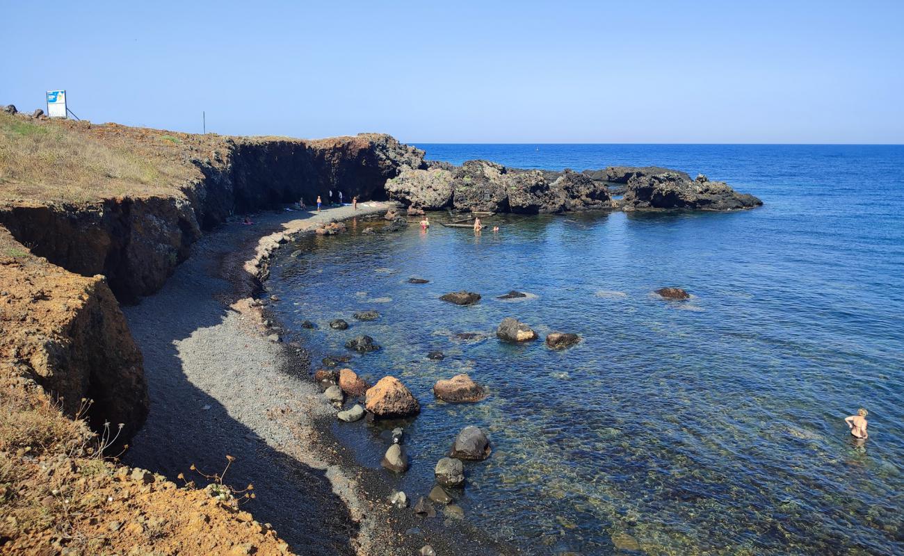 Фото Cala Sidoti с серая чистая галька поверхностью