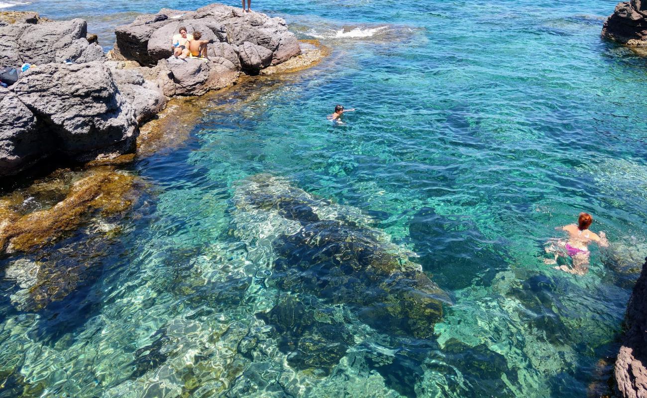 Фото Spiaggia della Punta с камни поверхностью