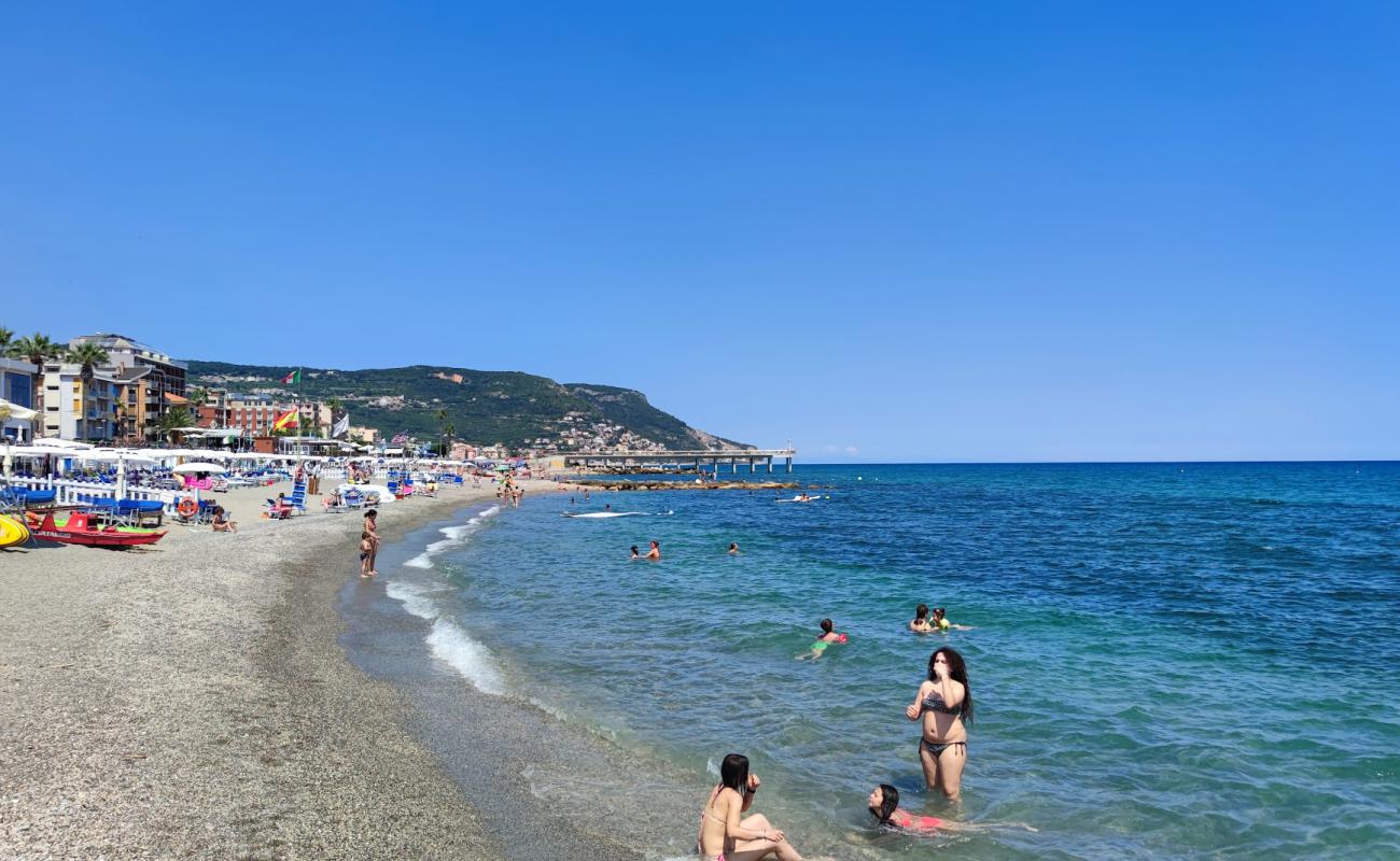 Фото Spiaggia di Don Giovanni Bado с серый песок поверхностью