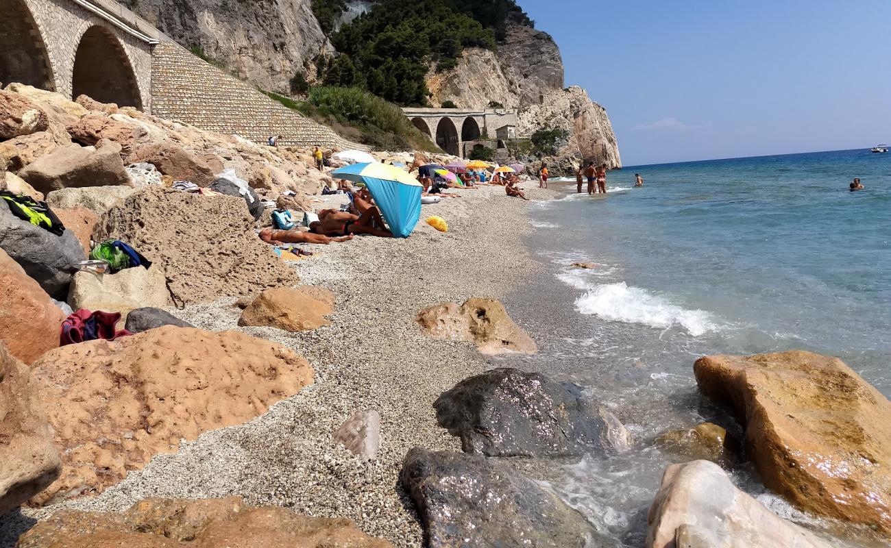 Фото Spiagge di Tueste с камни поверхностью