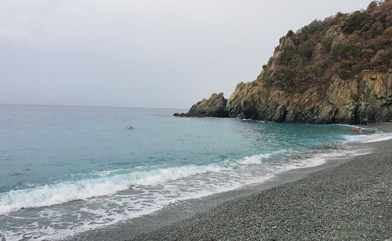 Фото Spiaggia Arenon с серая чистая галька поверхностью