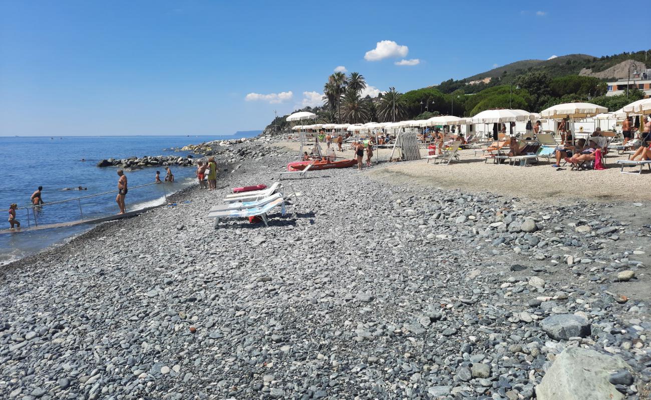 Фото Spiaggia Libera Carretta Cogoleto с песок с галькой поверхностью