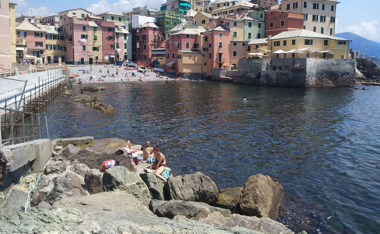 Фото Spiaggia di Boccadasse с серая галька поверхностью