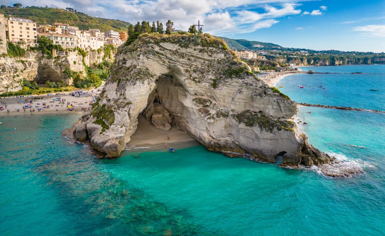 Фото Grotta del Palombaro с светлый песок поверхностью