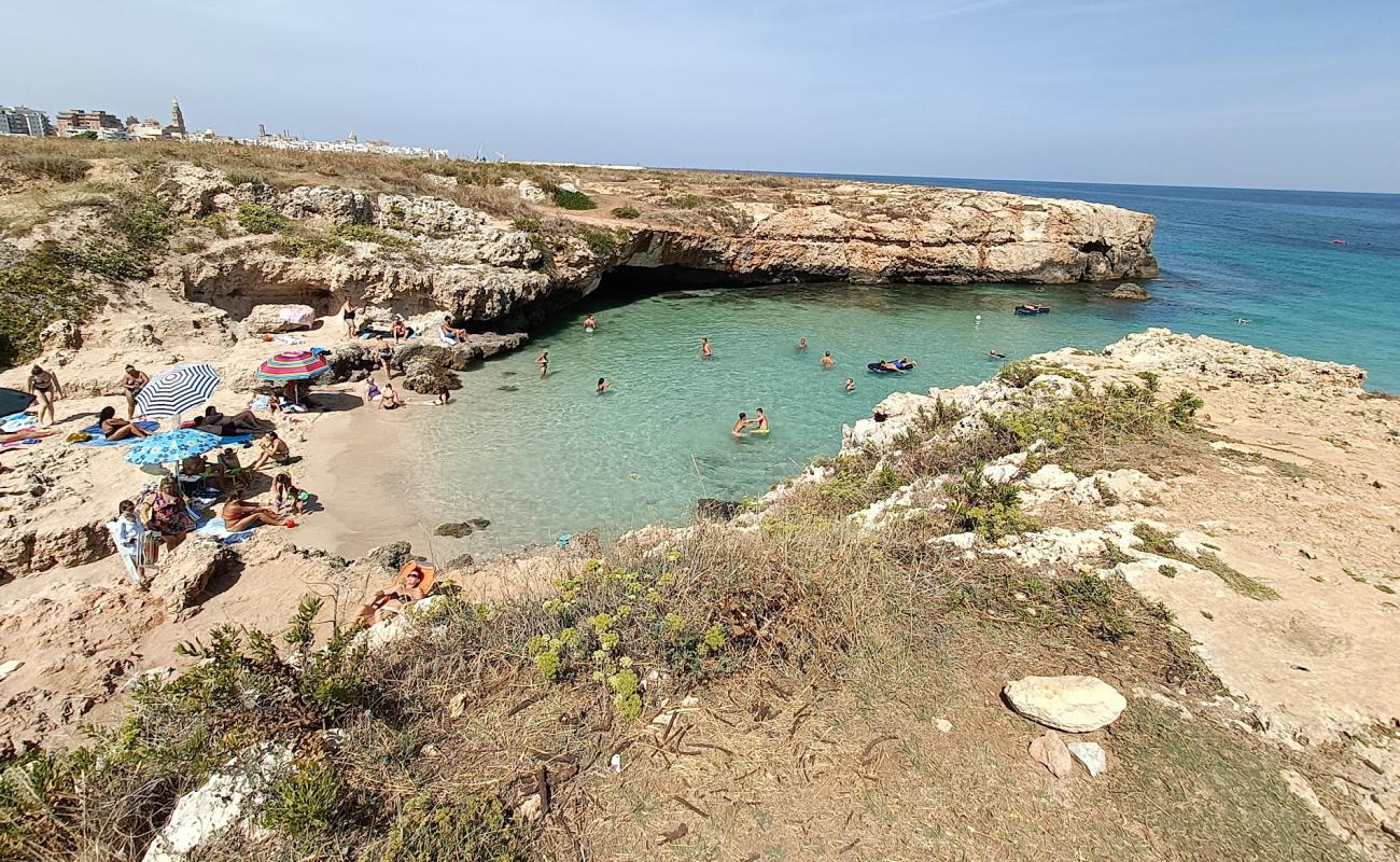 Фото Spiaggia di Porto Verde с светлый песок поверхностью