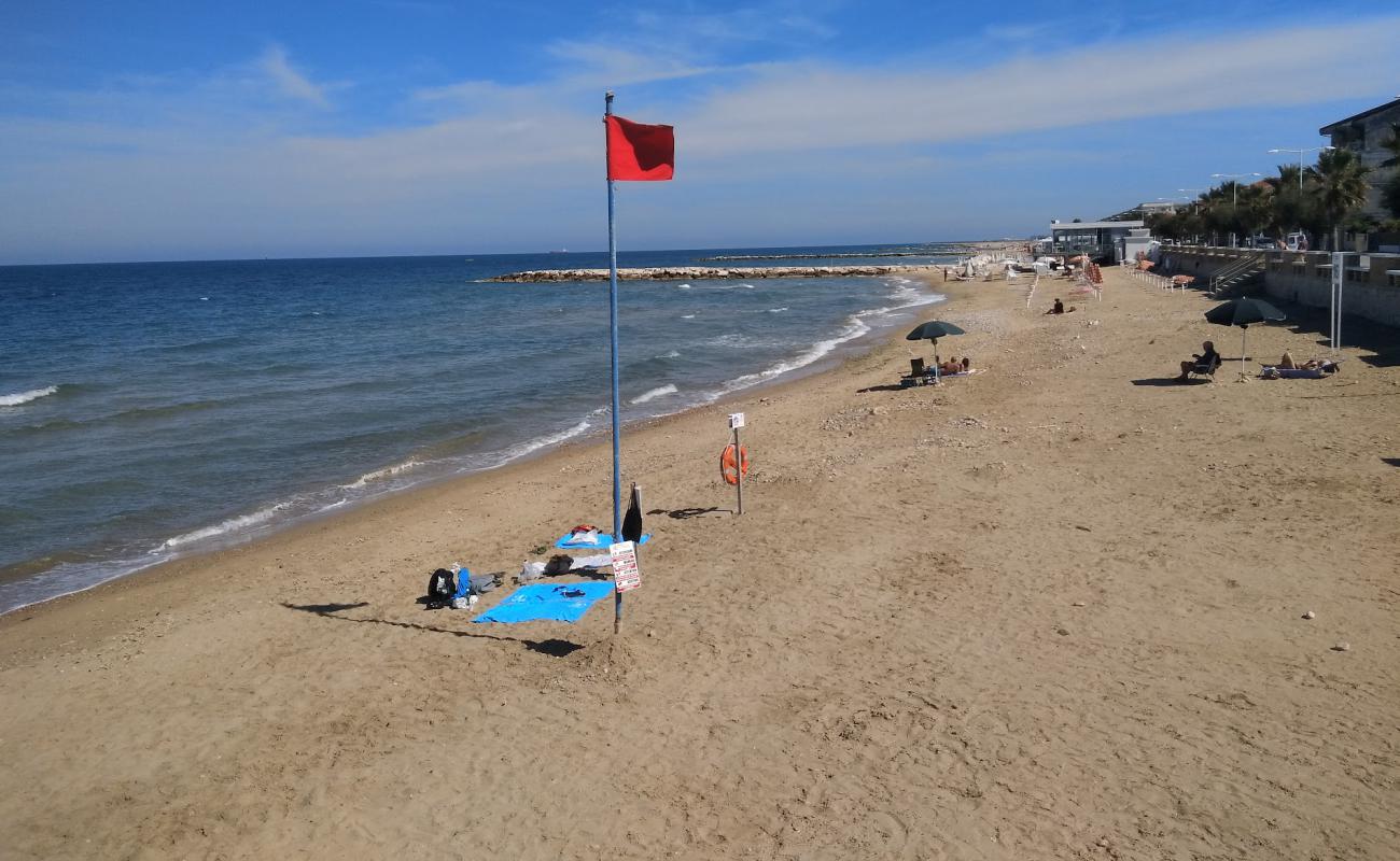 Фото Spiaggia di Casalbordino с светлый песок поверхностью