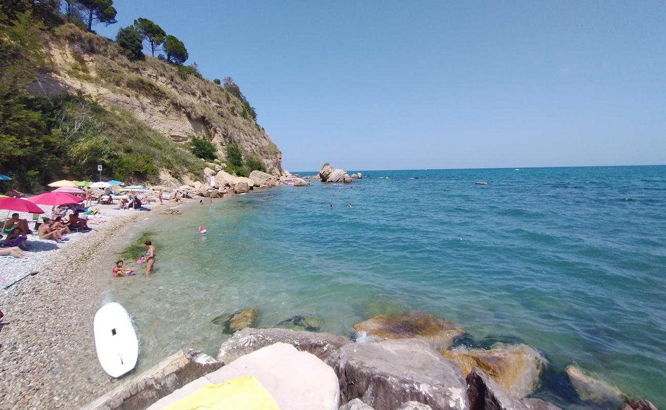 Фото Spiaggia di Punta Acquabella с серая галька поверхностью