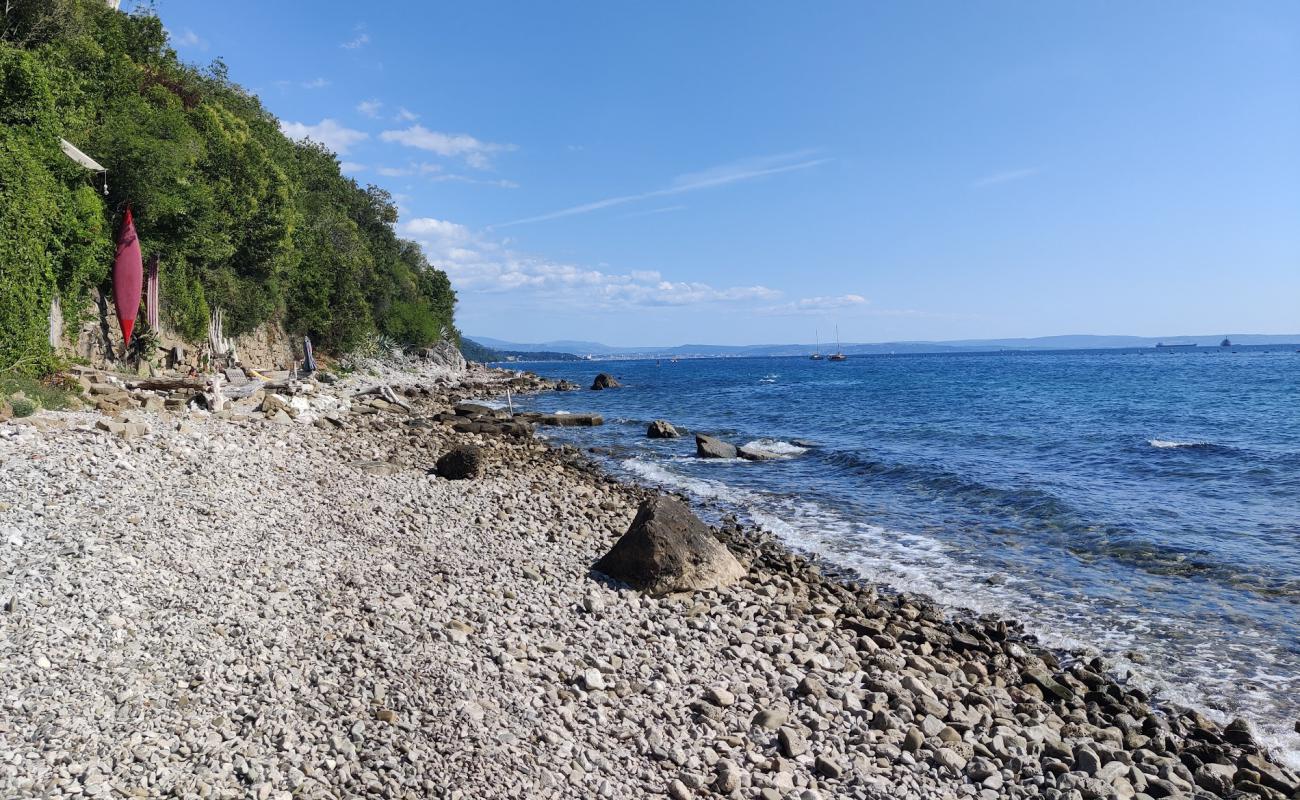 Фото Spiaggia dei Filtri FKK с серая галька поверхностью