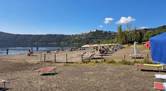 Spiaggia di lago Albano