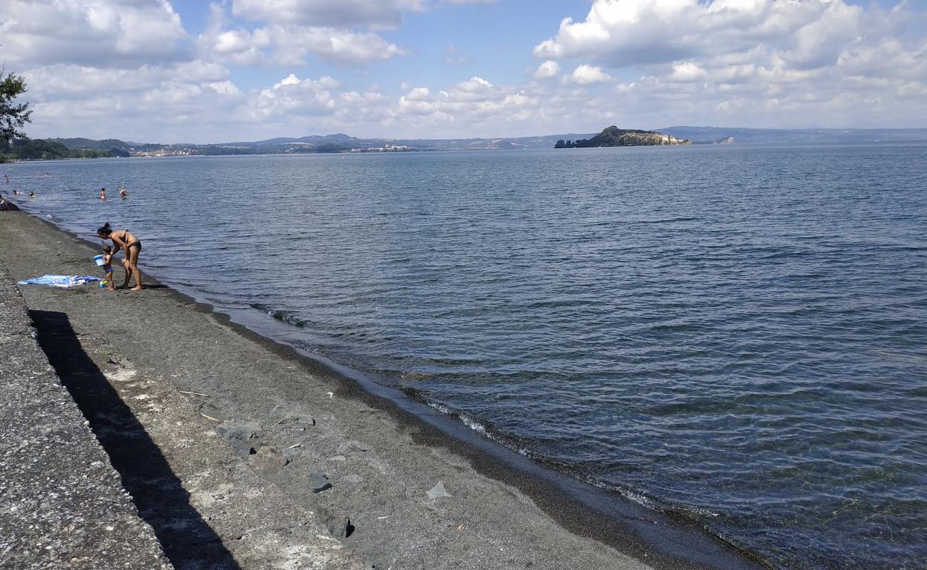 Фото Spiaggia di Montefiascone с серый песок поверхностью