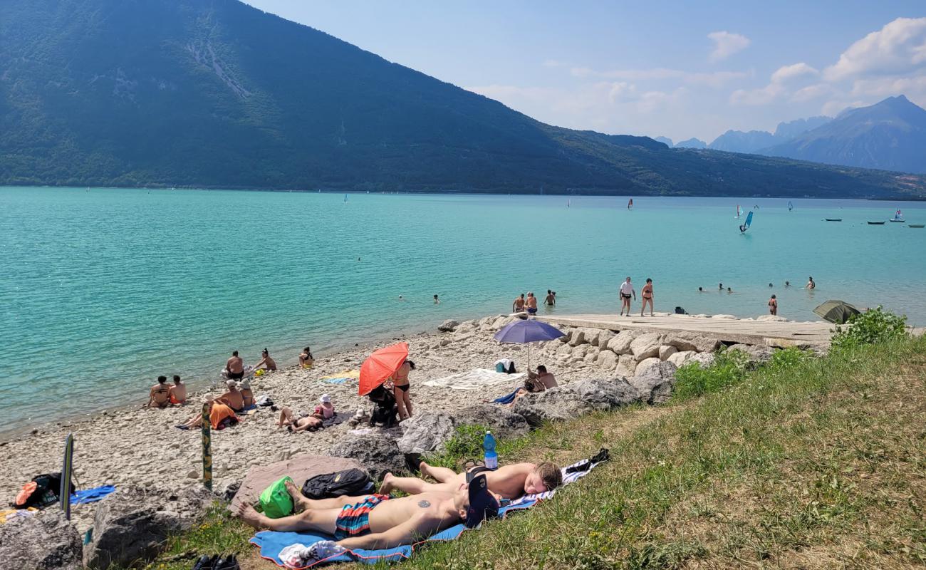 Фото Spiaggia d'Alpago с камни поверхностью