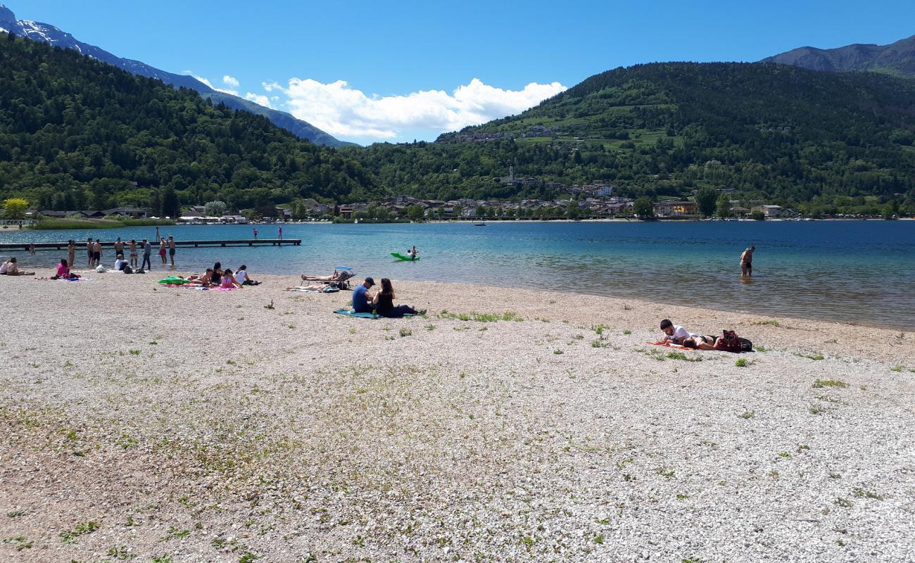 Фото Spiaggia Pescatore с серая чистая галька поверхностью