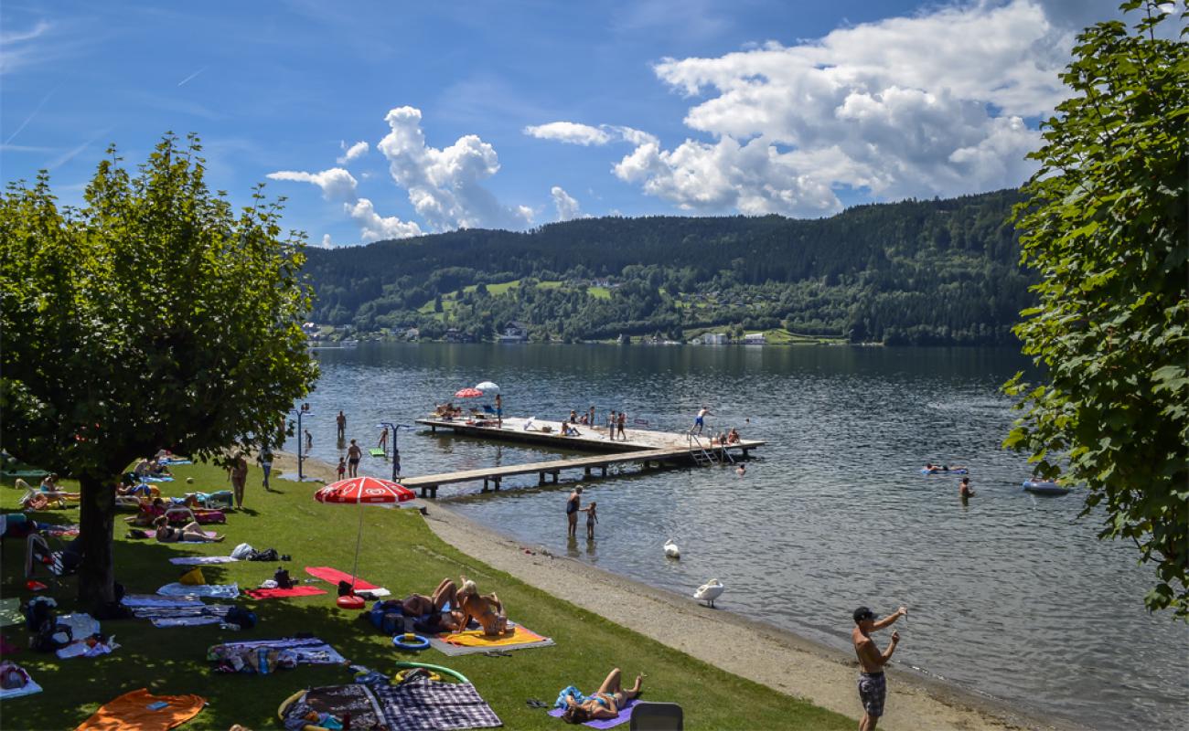 Фото Millstatter Strandbad с бетон поверхностью