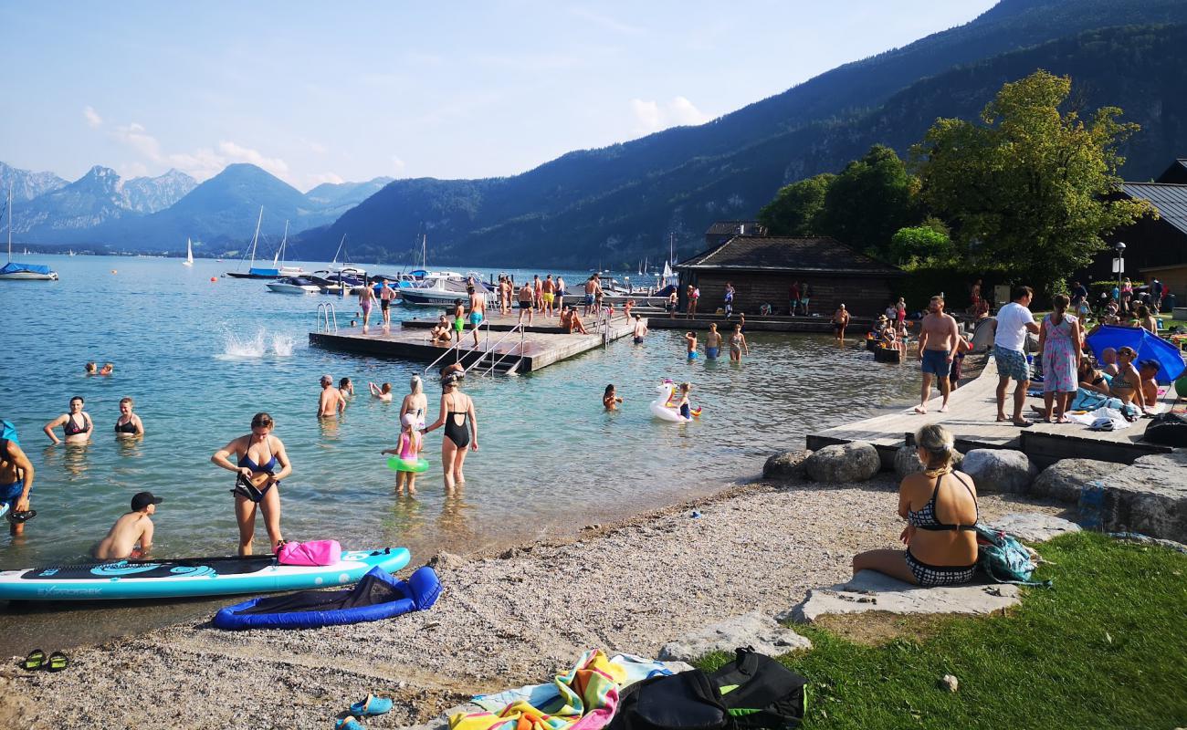 Фото Strandbad Sankt Gilgen с белая чистая галька поверхностью