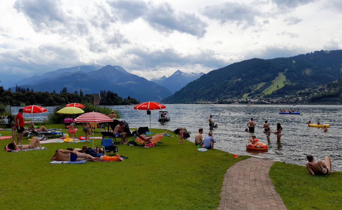 Фото Strandbad Maishofen с трава поверхностью