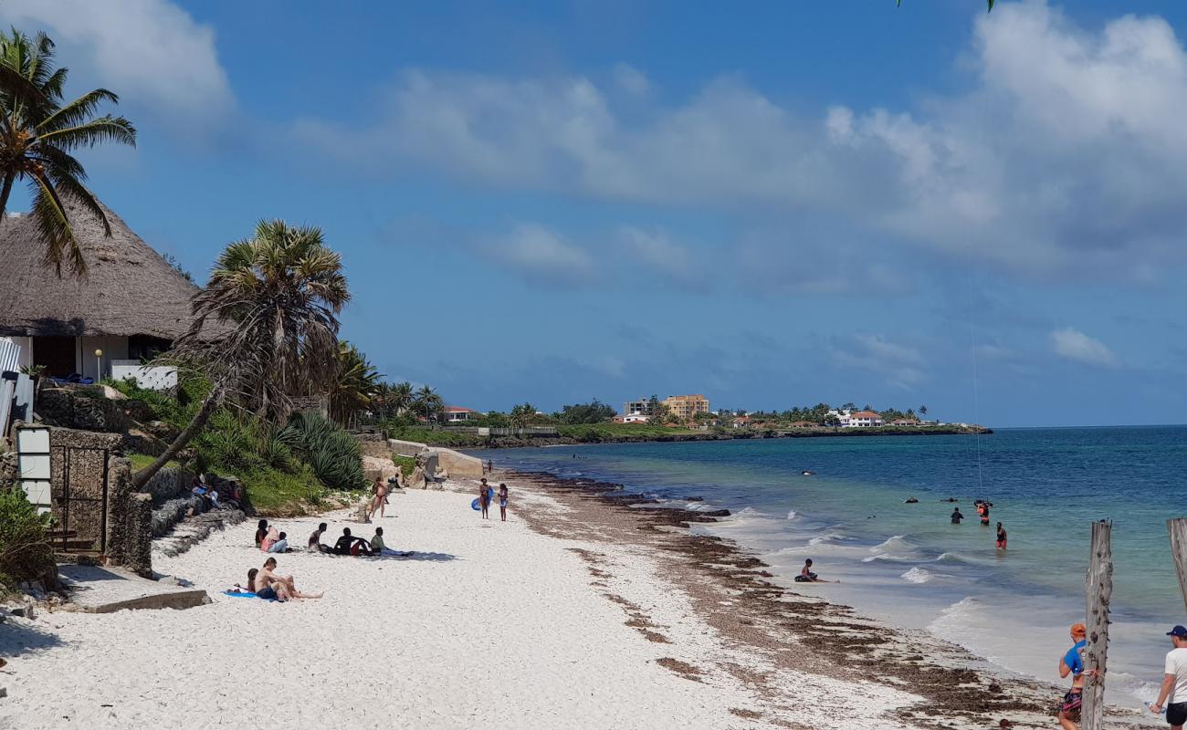 Фото Mombasa Beach с белый чистый песок поверхностью