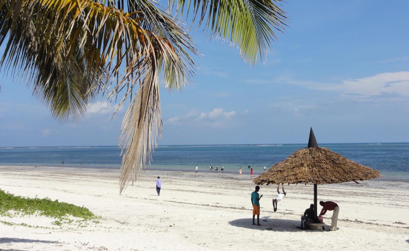 Фото Nyali Beach с золотистый песок поверхностью