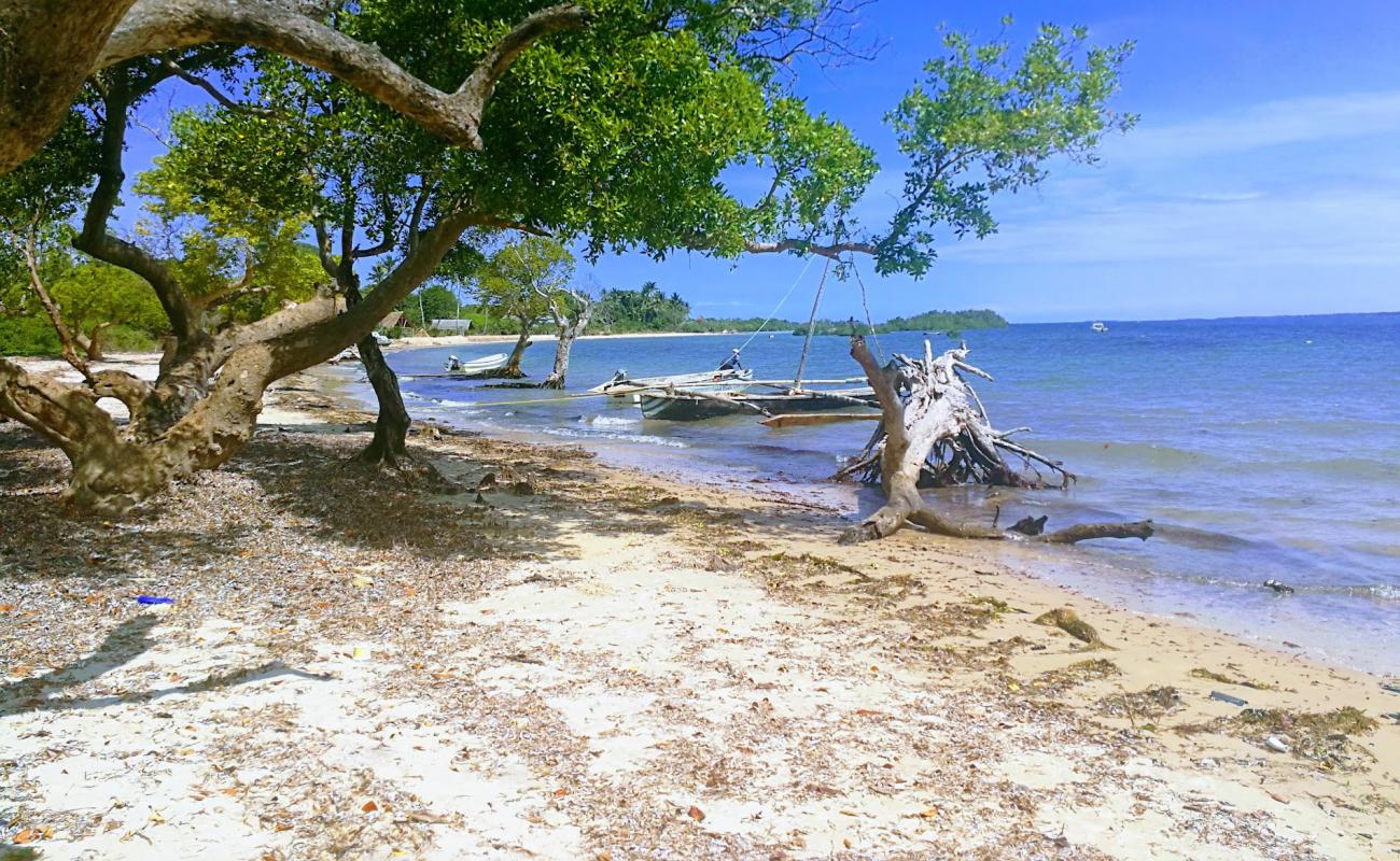 Фото Funzi Beach с светлый песок поверхностью