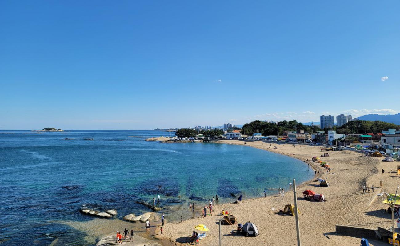 Фото Cheonggan Beach с светлый песок поверхностью