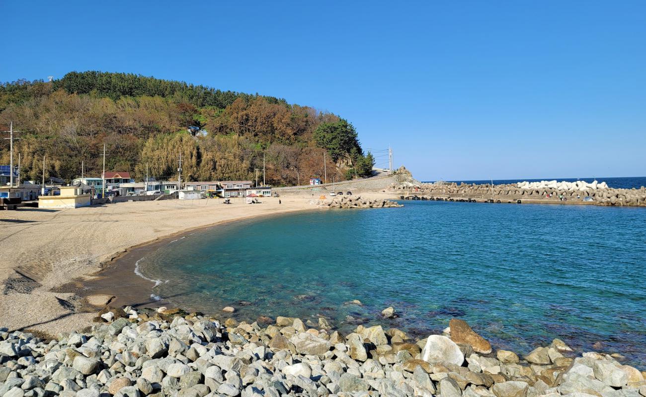 Фото Obo Beach с светлый песок поверхностью