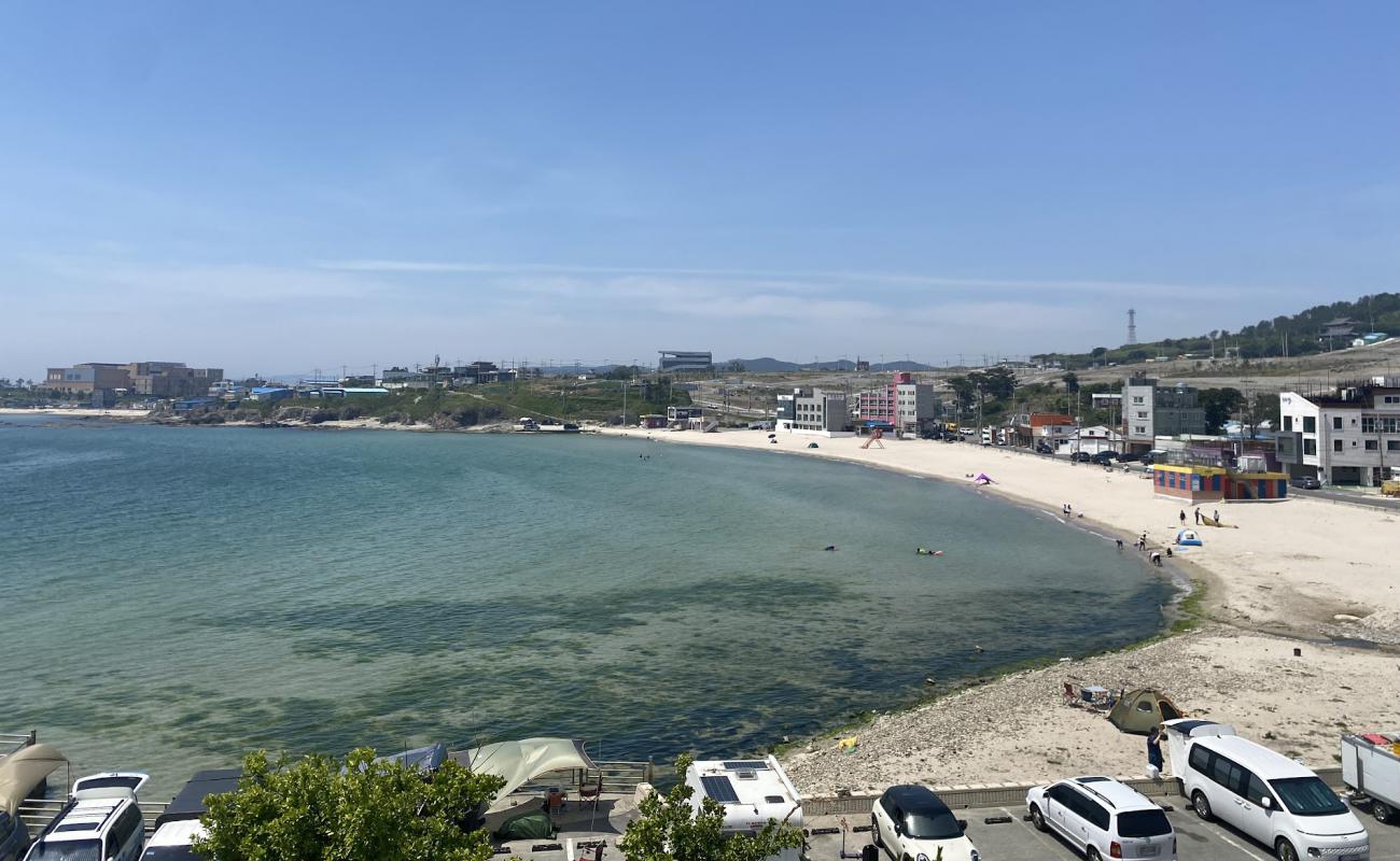 Фото Guryongpo Beach с светлый песок поверхностью