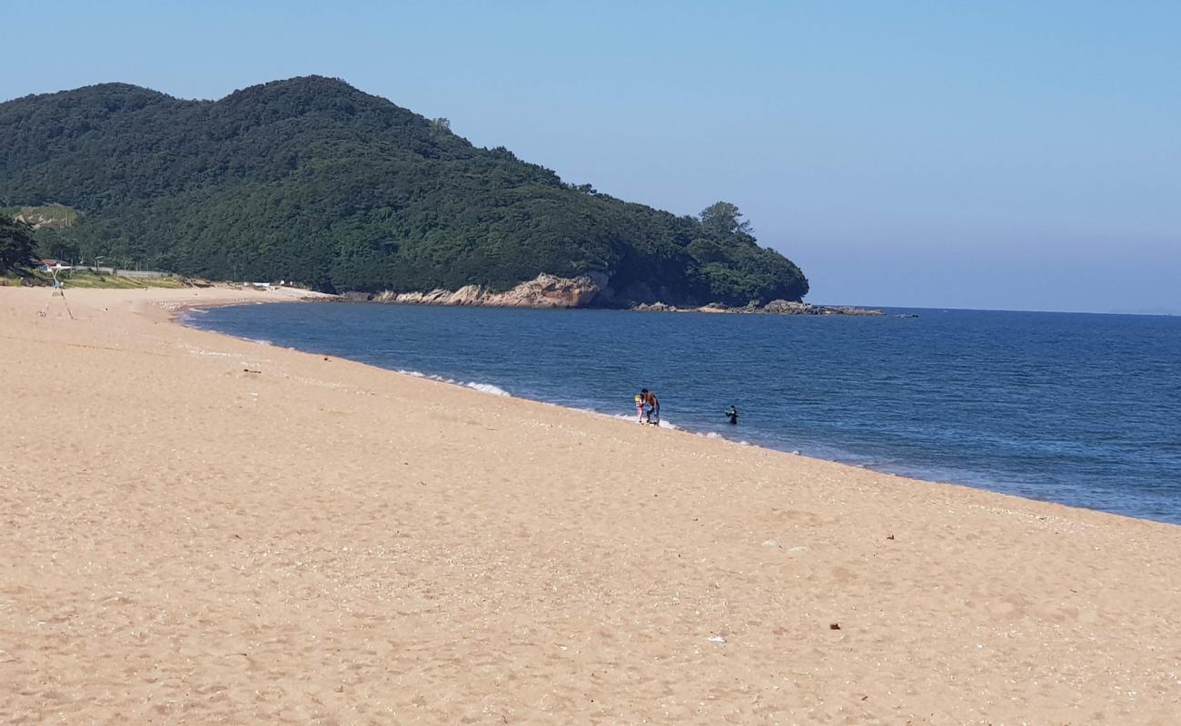 Фото Gosapo Beach с светлый песок поверхностью