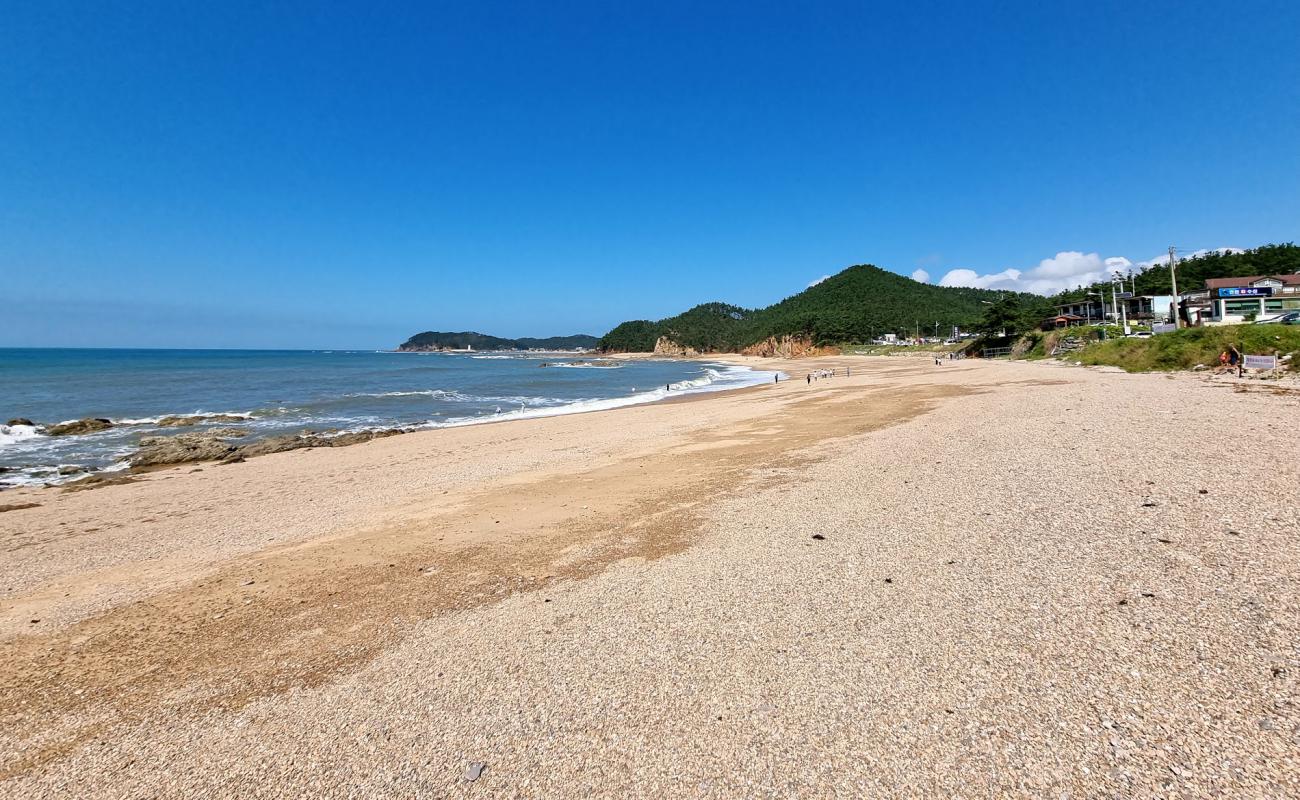 Фото Padori Beach с белая чистая галька поверхностью